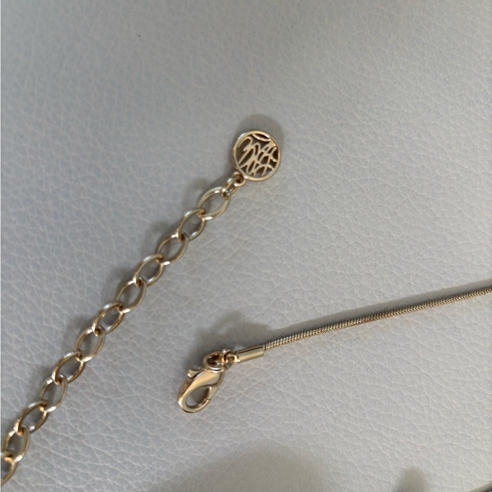 Lilly Pulitzer Bee Tassel Necklace. - Picture 4 of 7